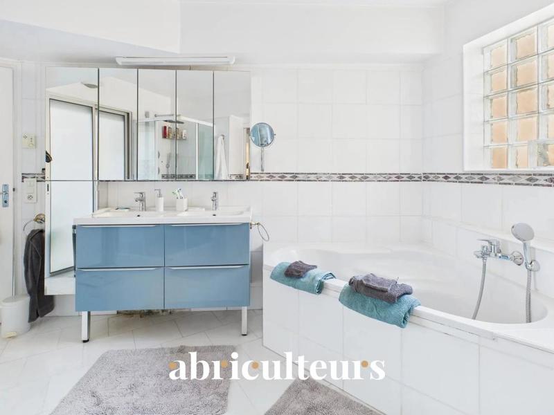 Appartement ancien - 143 m² - 6 pièces