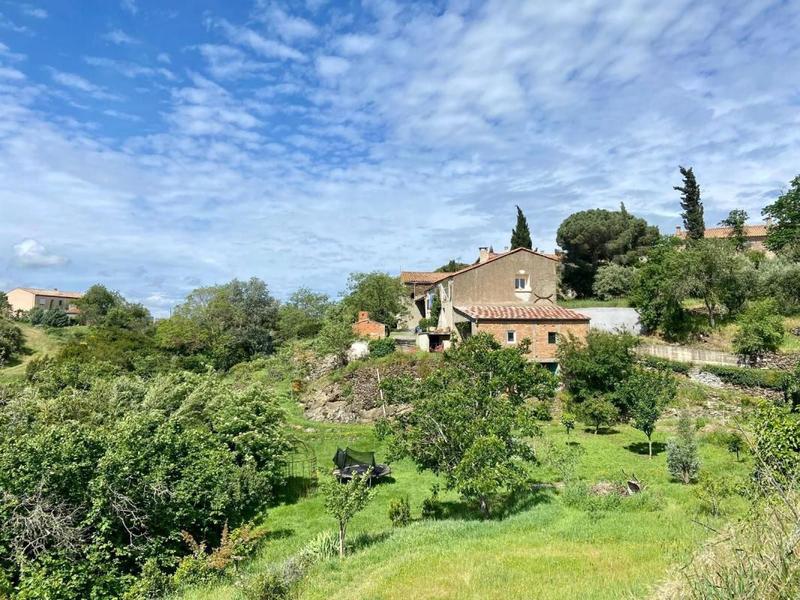 Propriété - 200 m² - 8 pièces