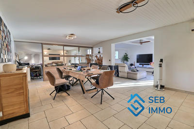 Maison - 196 m² - 8 pièces