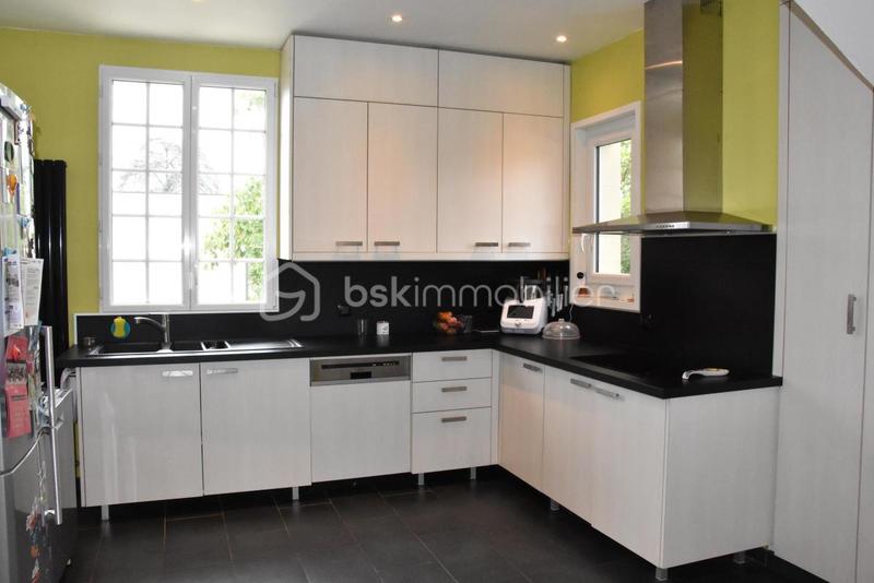 Demeure - 225 m² - 8 pièces