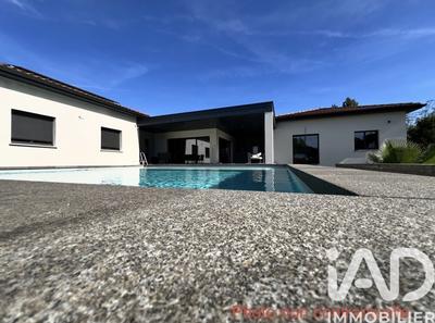 Maison - 262 m² - 5 pièces