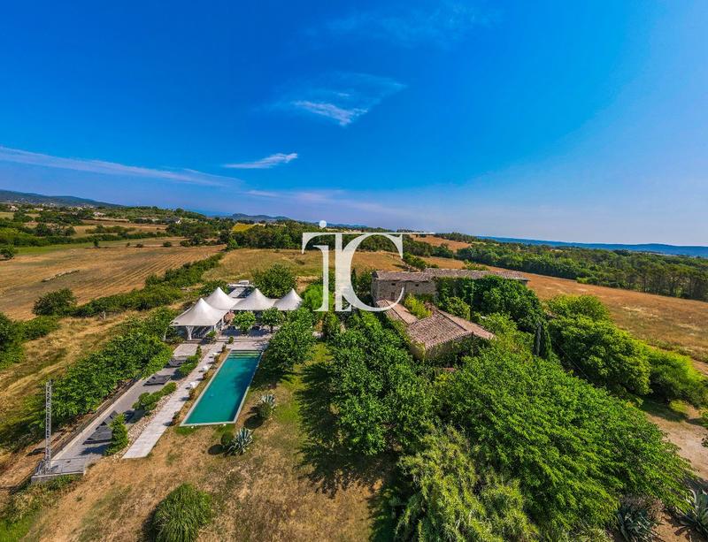 Mas - 466 m² - 13 pièces