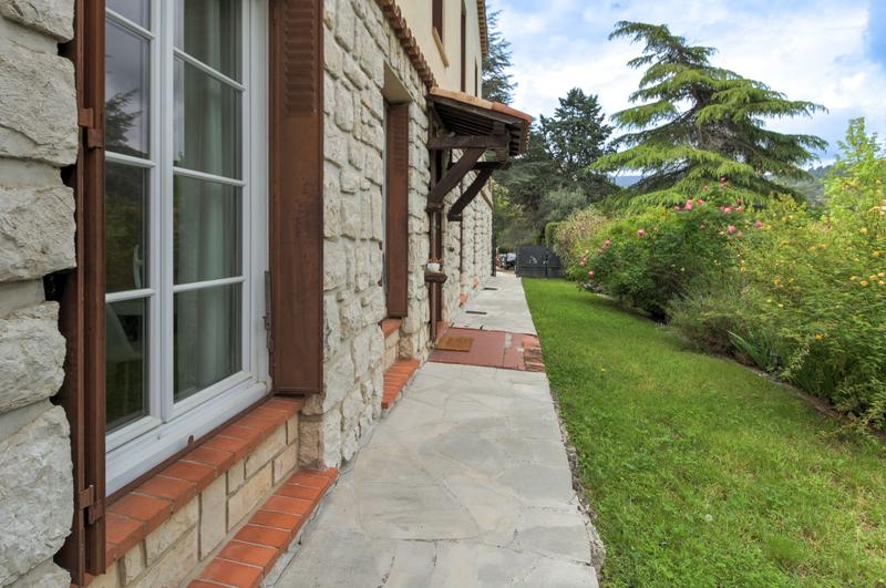 Appartement - 99 m² - 4 pièces