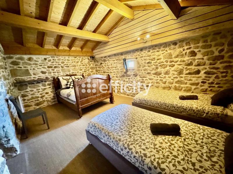 Maison - 338 m² - 13 pièces