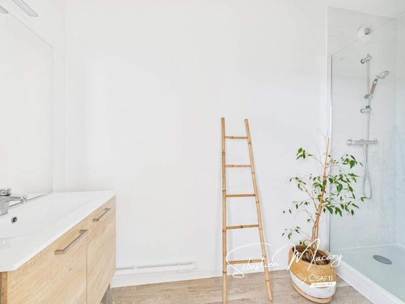 Appartement - 96 m² - 5 pièces