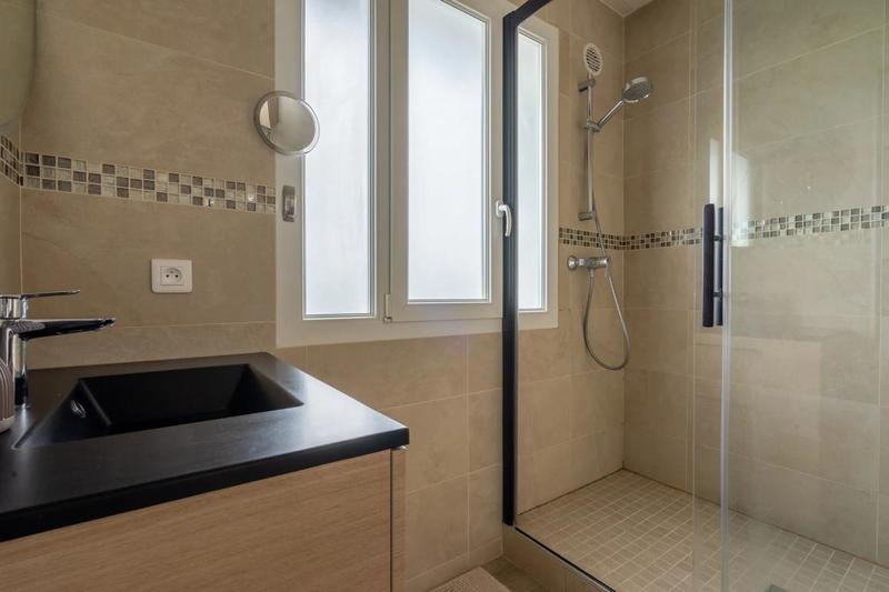 Maison - 196 m² - 8 pièces