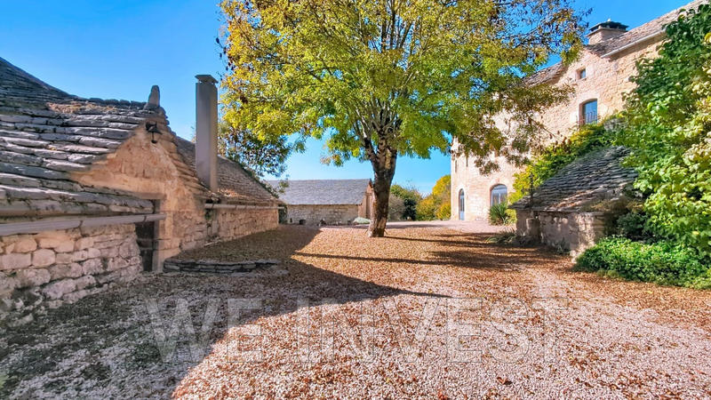 Propriété - 475 m²