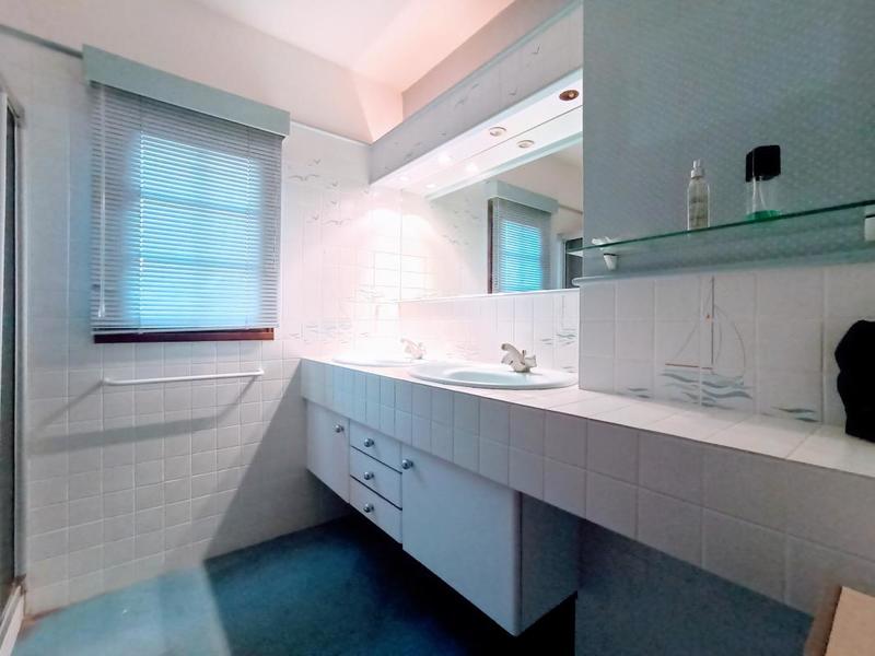 Maison - 292 m² - 11 pièces