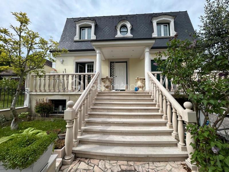 Maison - 161 m² - 6 pièces