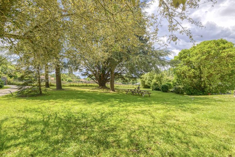 Maison - 240 m² - 7 pièces