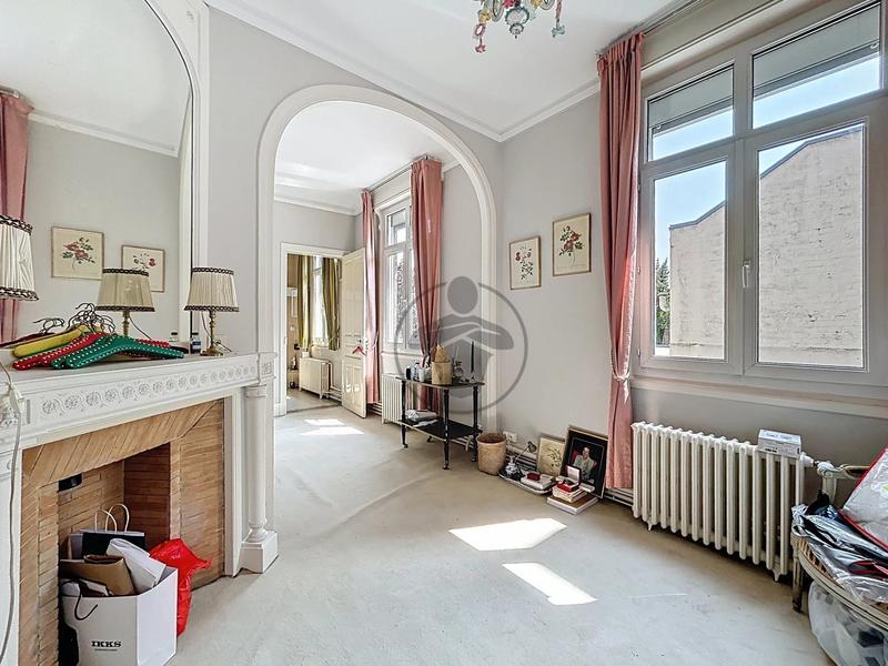 Maison - 276 m² - 9 pièces