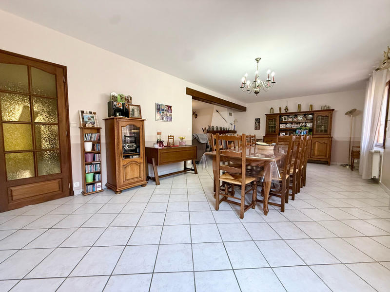 Maison - 218 m² - 7 pièces