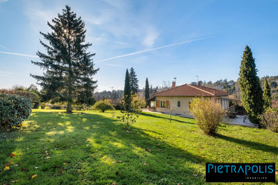 Maison - 220 m² - 5 pièces
