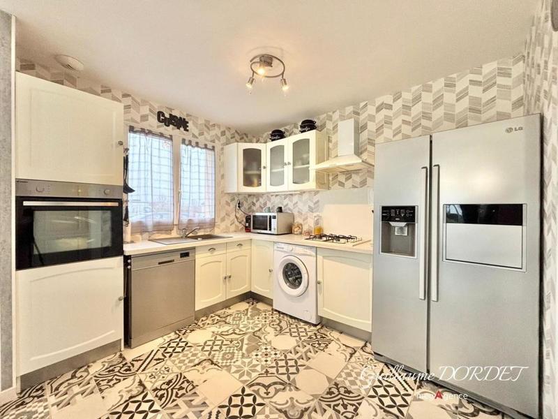 Maison traditionnelle - 90 m² - 4 pièces