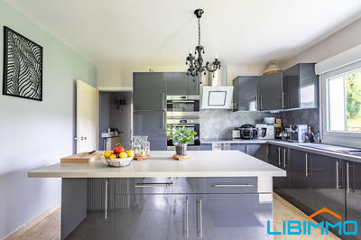 Maison - 257 m² - 8 pièces