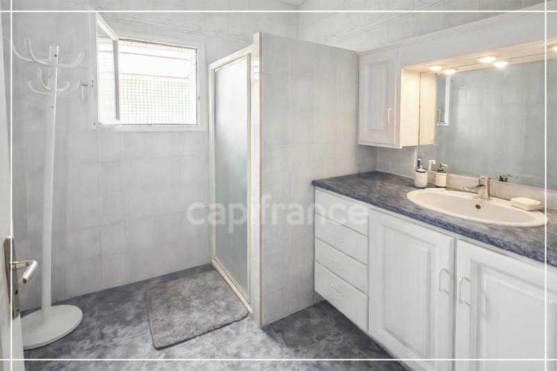 Maison - 230 m² - 8 pièces