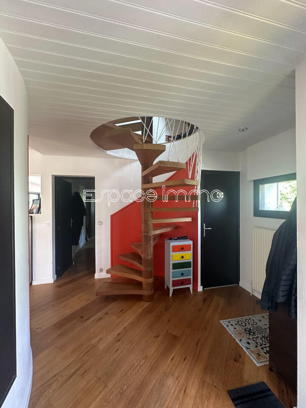 Maison - 137 m² - 6 pièces