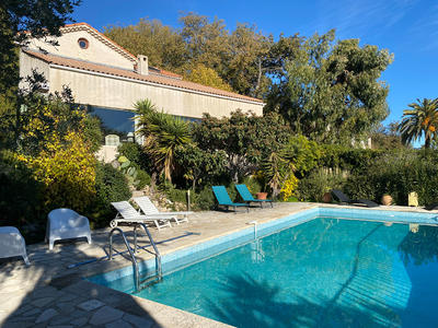 Villa - 205 m² - 9 pièces