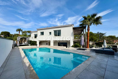 Maison - 255 m² - 8 pièces