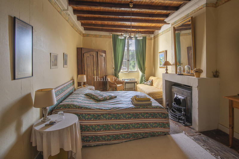 Maison - 372 m² - 13 pièces