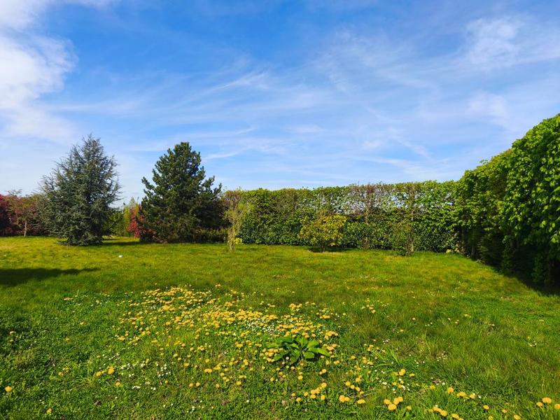 Terrain constructible - 1 002 m²