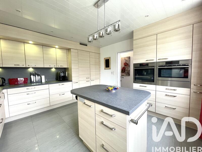 Maison - 182 m² - 6 pièces