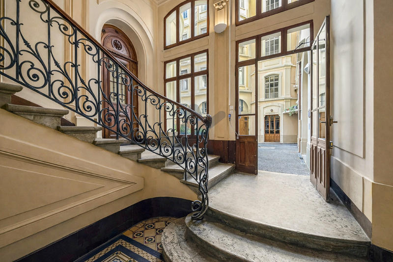 Appartement - 197 m² - 7 pièces