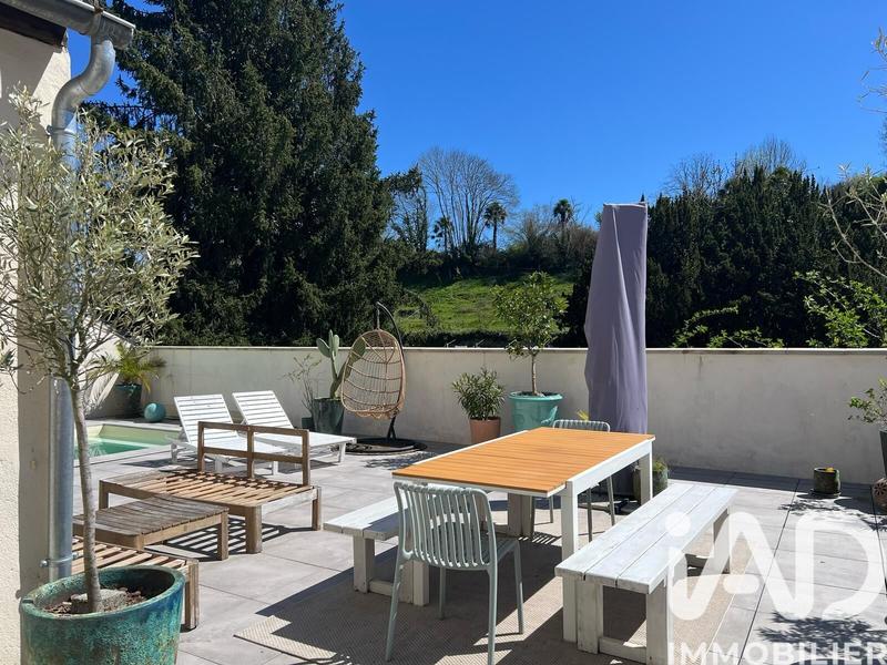 Maison - 340 m² - 8 pièces