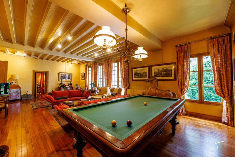 Propriété - 414 m² - 7 pièces