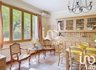 Maison - 241 m² - 10 pièces