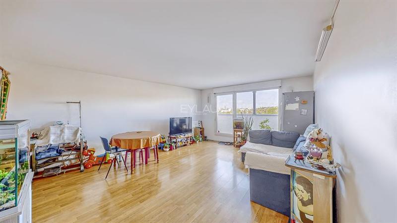 Appartement - 82 m² - 4 pièces