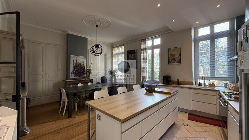 Appartement - 159 m² - 5 pièces