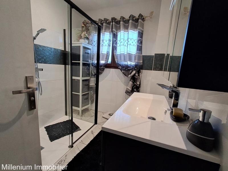 Maison - 93 m² - 4 pièces