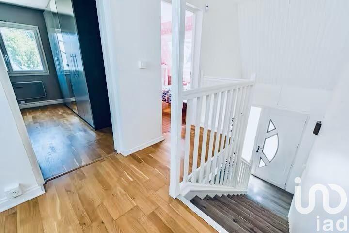 Maison - 220 m² - 10 pièces