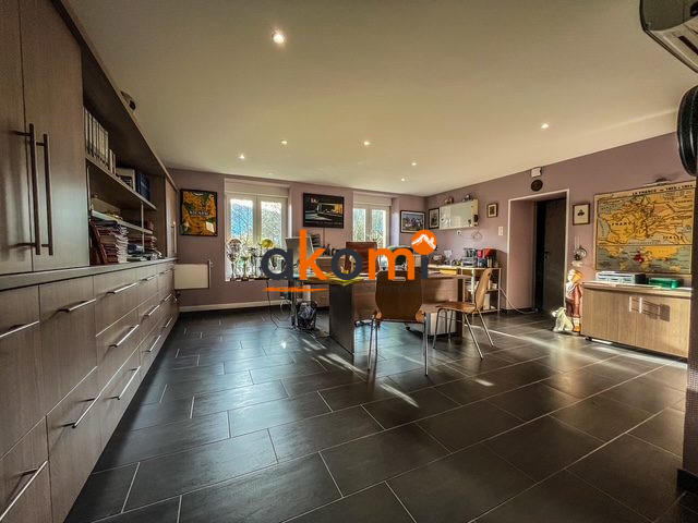 Appartement - 96 m² - 8 pièces