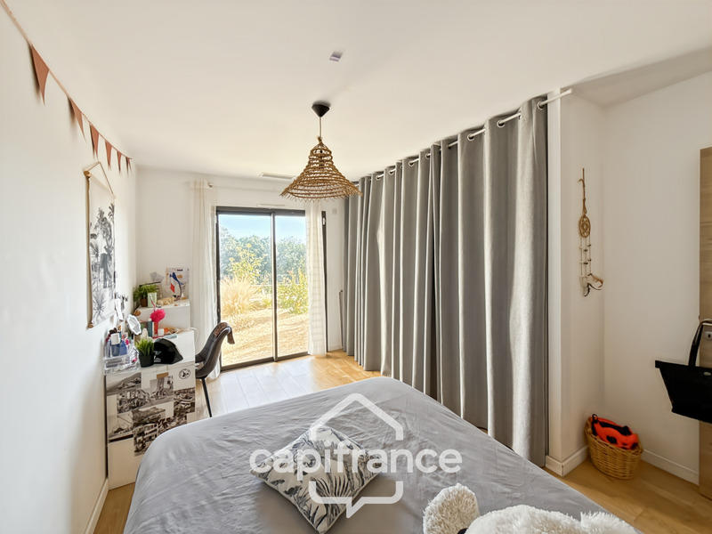 Maison - 220 m² - 8 pièces