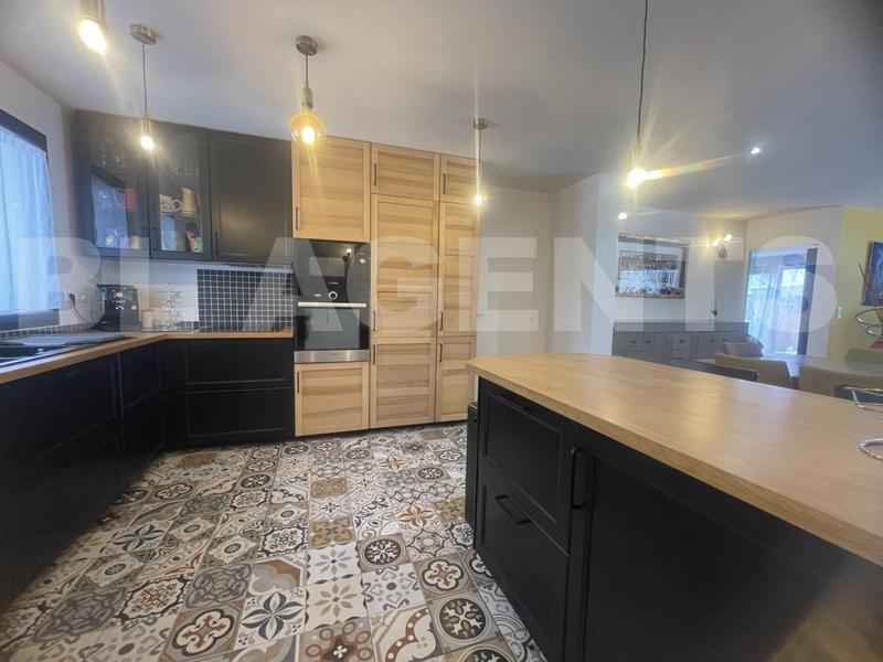 Maison traditionnelle - 178 m² - 6 pièces