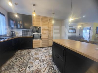 Maison traditionnelle - 178 m² - 6 pièces