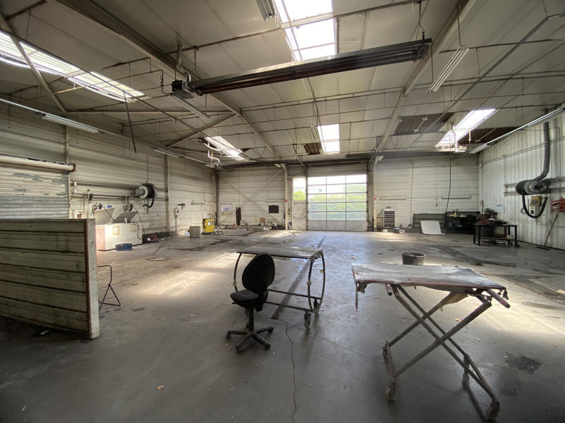 Local commercial - 1 900 m²