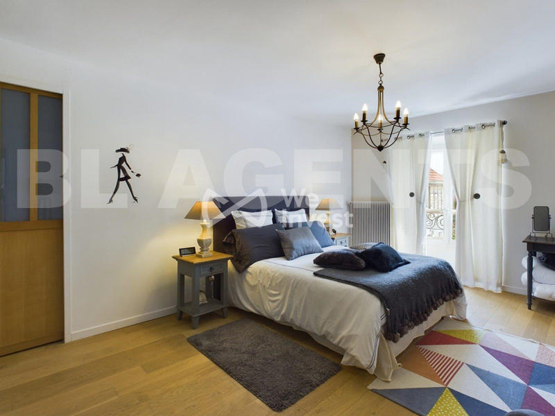 Maison - 294 m² - 9 pièces