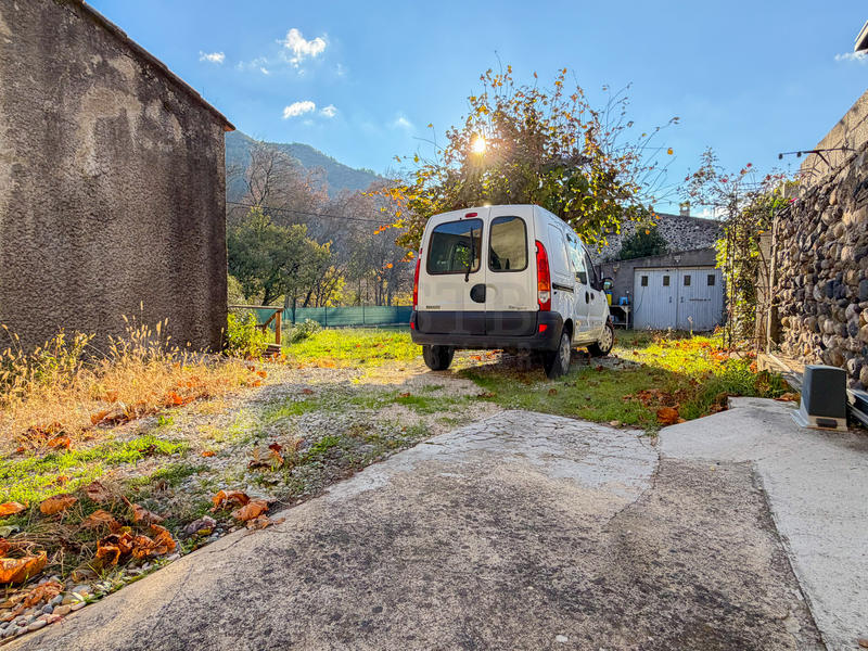 Propriété - 121 m² - 6 pièces