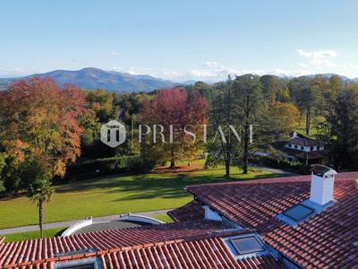 Maison - 550 m² - 12 pièces