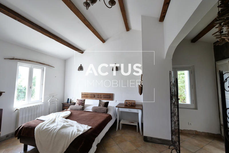 Maison - 220 m² - 7 pièces