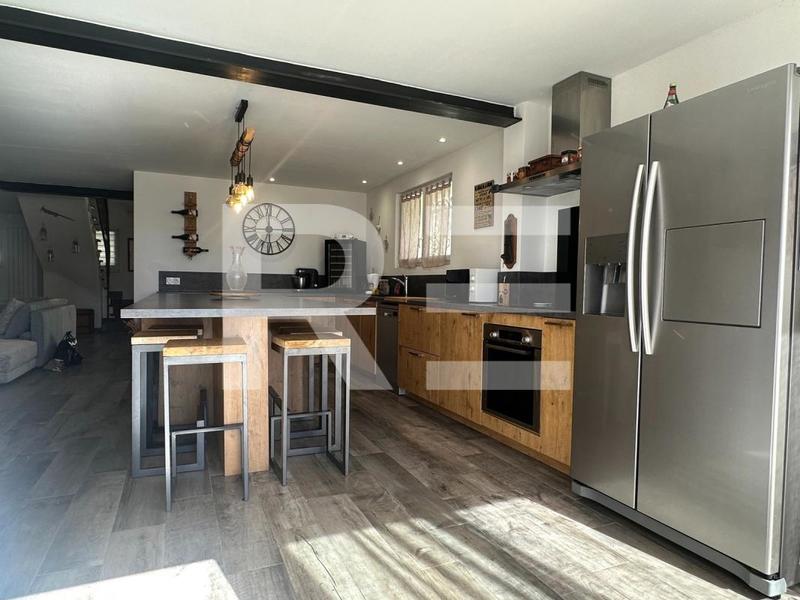 Maison - 181 m² - 7 pièces