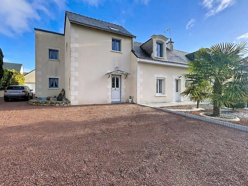 Maison traditionnelle - 233 m² - 9 pièces
