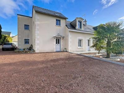 Maison traditionnelle - 233 m² - 9 pièces