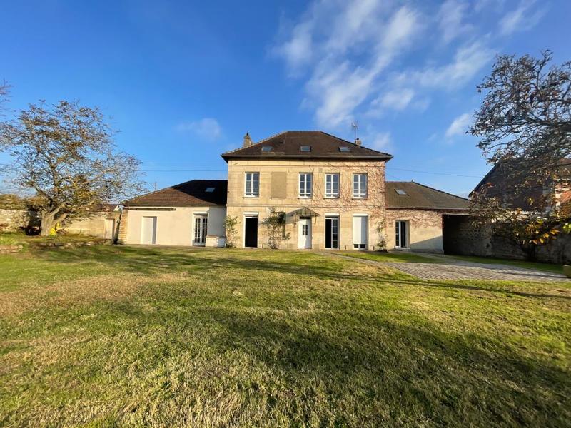 Propriété - 298 m² - 10 pièces