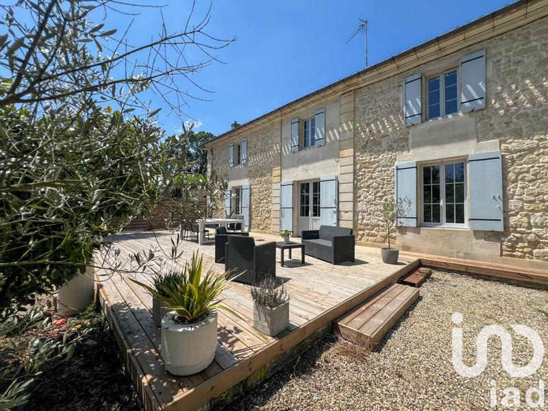 Maison - 230 m² - 8 pièces