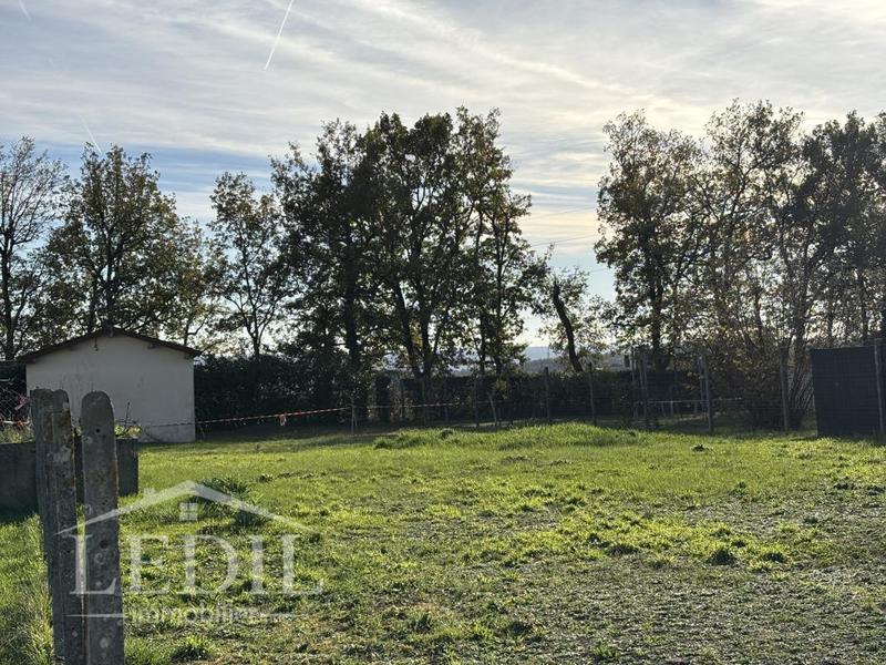 Terrain constructible - 865 m²
