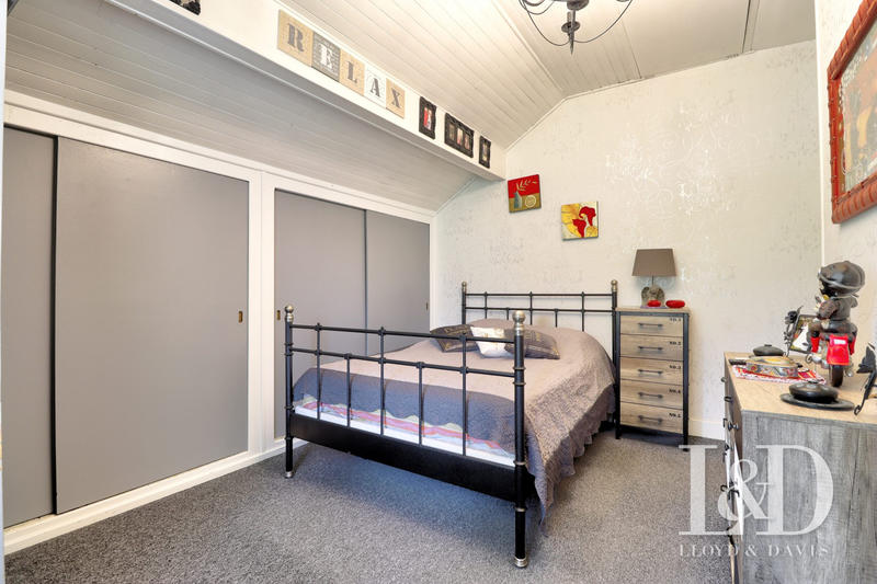 Maison - 212 m² - 8 pièces